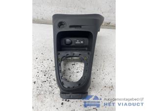 Gebruikte Middenconsoles Renault Captur (2R) 1.2 TCE 16V EDC Prijs € 40,00 Margeregeling aangeboden door Het Viaduct