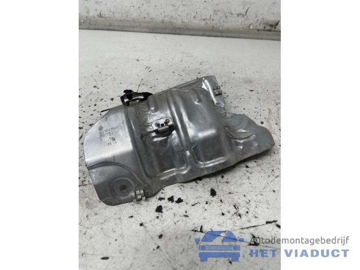 Gebruikte Hitteschild uitlaat Renault Captur I (2R) 1.2 TCE 16V EDC Prijs € 30,00 Margeregeling aangeboden door Het Viaduct