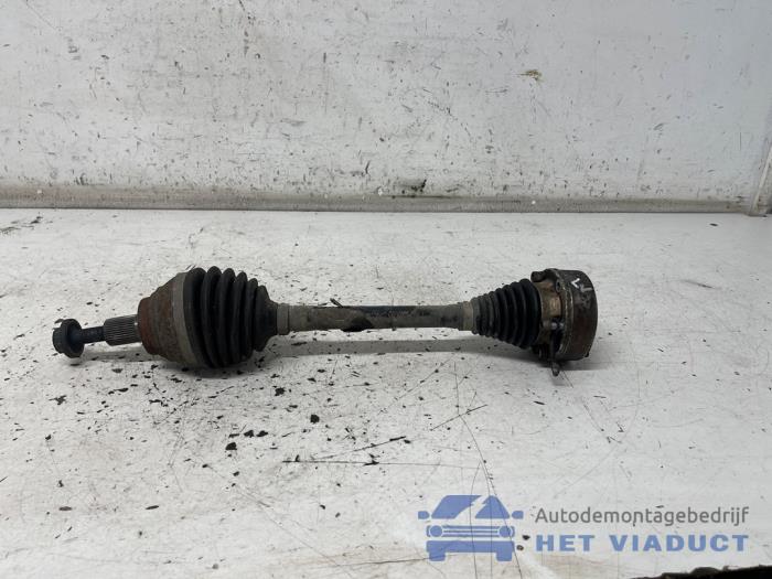 Gebruikte Aandrijfas links-voor Volkswagen Golf VIII (CD1) 1.5 TSI 16V Prijs € 150,00 Margeregeling aangeboden door Het Viaduct