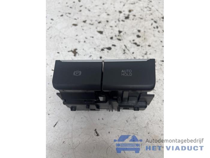 Gebruikte Schakelaar handrem Volkswagen Golf VIII (CD1) 1.5 TSI 16V Prijs € 25,00 Margeregeling aangeboden door Het Viaduct