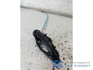 Gebruikte Portiergreep 4Deurs links-achter BMW M135 (F40) M135i xDrive 2.0 TwinPower 16V Prijs € 75,00 Margeregeling aangeboden door Het Viaduct