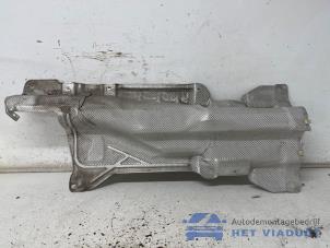 Gebruikte Hitteschild uitlaat BMW M135 (F40) M135i xDrive 2.0 TwinPower 16V Prijs € 80,00 Margeregeling aangeboden door Het Viaduct