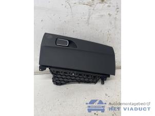 Gebruikte Handschoenenkastje BMW M1 (F21) M140i 3.0 24V Prijs € 50,00 Margeregeling aangeboden door Het Viaduct