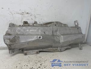 Gebruikte Hitteschild uitlaat BMW M135 (F40) M135i xDrive 2.0 TwinPower 16V Prijs € 70,00 Margeregeling aangeboden door Het Viaduct