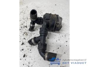 Gebruikte Extra waterpomp BMW M1 (F21) M140i 3.0 24V Prijs € 70,00 Margeregeling aangeboden door Het Viaduct