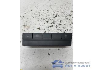 Gebruikte Start/Stop schakelaar Skoda Octavia Combi (5EAC) 2.0 TDI RS 16V Prijs € 25,00 Margeregeling aangeboden door Het Viaduct