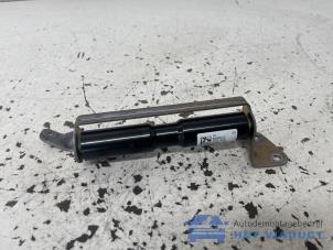 Gebruikte Trillings demper BMW 1 serie (F40) 118d 2.0 16V Prijs € 70,00 Margeregeling aangeboden door Het Viaduct