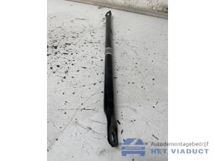 Gebruikte Frontdeel steun BMW 1 serie (F40) 118d 2.0 16V Prijs € 15,00 Margeregeling aangeboden door Het Viaduct