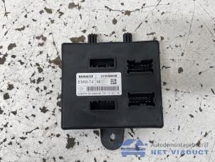 Gebruikte Comfort Module Renault Captur (2R) 1.2 TCE 16V EDC Prijs € 60,00 Margeregeling aangeboden door Het Viaduct