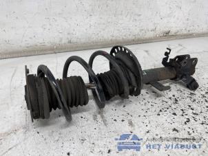 Gebruikte Voorpoot links Renault Captur (2R) 1.2 TCE 16V EDC Prijs € 50,00 Margeregeling aangeboden door Het Viaduct