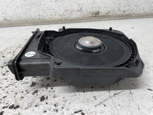 Gebruikte Subwoofer BMW 1 serie (F40) 118d 2.0 16V Prijs € 40,00 Margeregeling aangeboden door Het Viaduct
