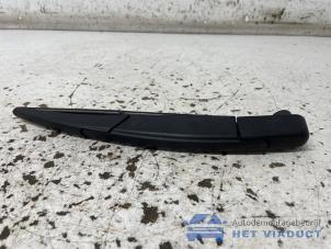 Gebruikte Ruitenwisserarm achter Renault Clio V (RJAB) 1.0 TCe 100 12V Prijs € 20,00 Margeregeling aangeboden door Het Viaduct