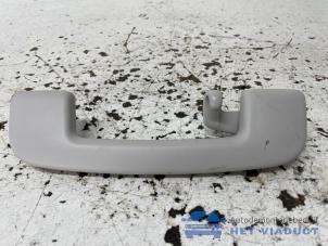 Gebruikte Handgreep Renault Clio V (RJAB) 1.0 TCe 100 12V Prijs € 10,00 Margeregeling aangeboden door Het Viaduct