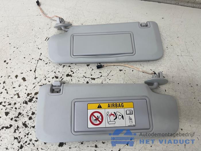 Zonneklep set van een Opel Crossland (X) 1.2 12V 2018