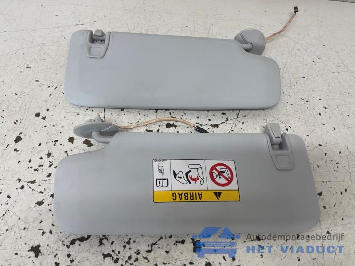 Zonneklep set van een Opel Crossland (X) 1.2 12V 2018