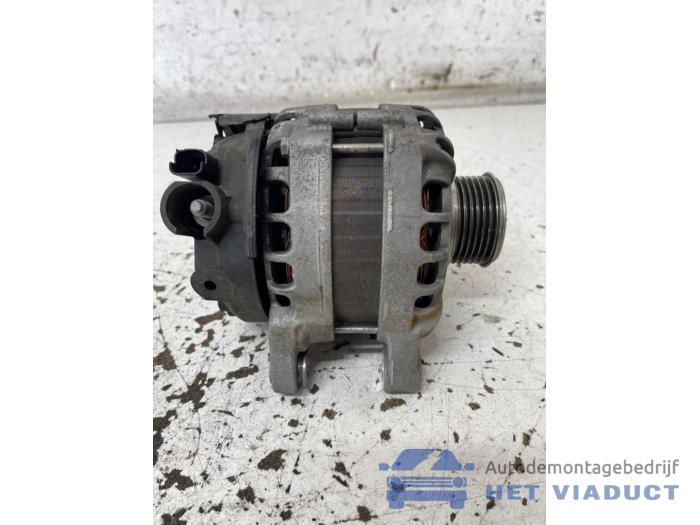 Dynamo van een Opel Crossland (X) 1.2 12V 2018