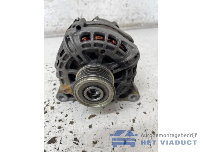 Dynamo van een Opel Crossland (X) 1.2 12V 2018