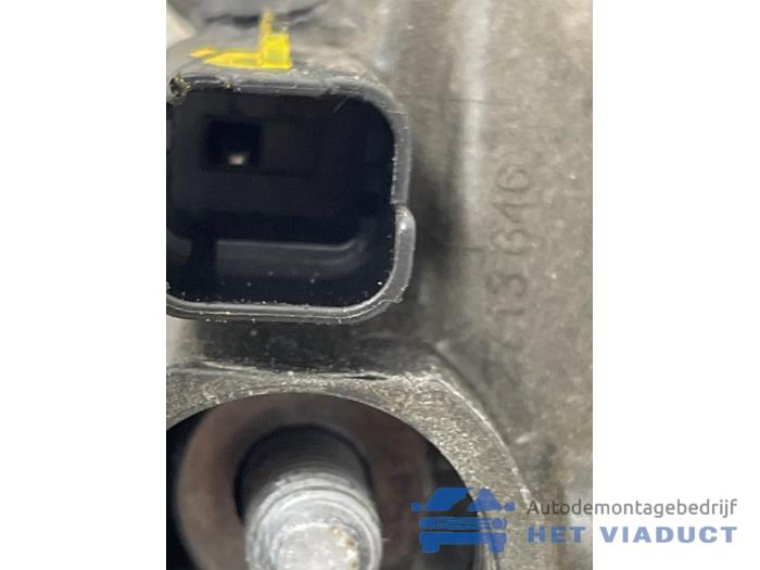 Dynamo van een Opel Crossland (X) 1.2 12V 2018