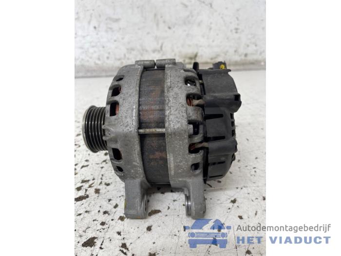 Dynamo van een Opel Crossland (X) 1.2 12V 2018