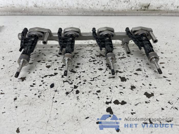 Gebruikte Injector brug BMW M135 (F40) M135i xDrive 2.0 TwinPower 16V Prijs € 240,00 Margeregeling aangeboden door Het Viaduct