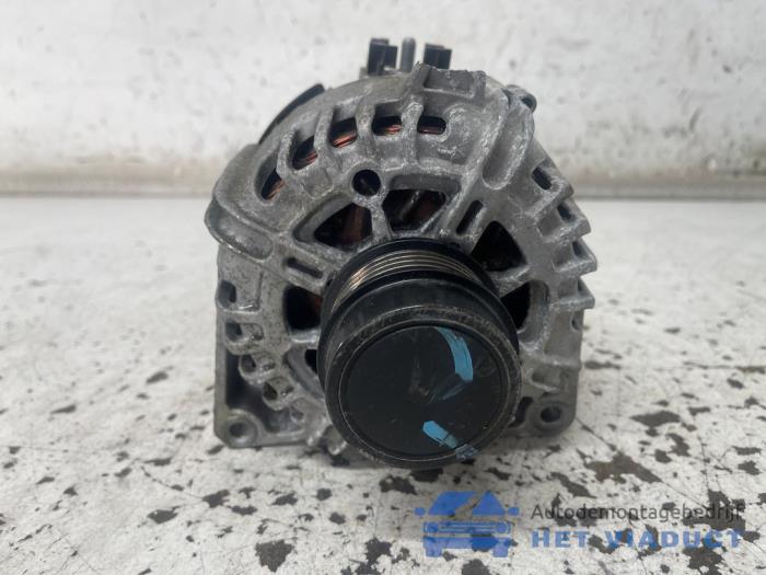 Dynamo van een Opel Astra K Sports Tourer 1.2 Turbo 12V 2022