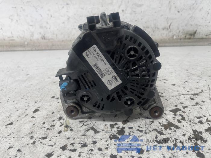 Dynamo van een Opel Astra K Sports Tourer 1.2 Turbo 12V 2022