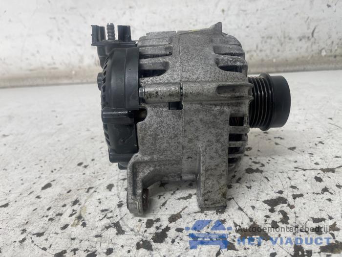 Dynamo van een Opel Astra K Sports Tourer 1.2 Turbo 12V 2022