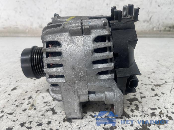 Dynamo van een Opel Astra K Sports Tourer 1.2 Turbo 12V 2022