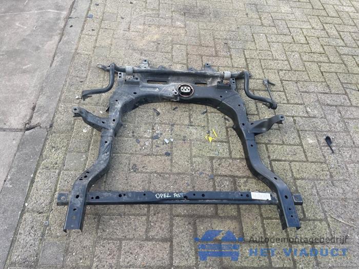 Gebruikte Subframe Opel Astra K Sports Tourer 1.2 Turbo 12V Prijs € 140,00 Margeregeling aangeboden door Het Viaduct