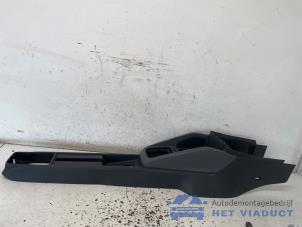 Gebruikte Middenconsoles Skoda Fabia III Combi (NJ5) 1.0 TSI 12V Prijs € 30,00 Margeregeling aangeboden door Het Viaduct