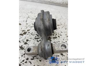 Gebruikte Motorrubber Mercedes A Limousine (177.1) 1.5 A-180d Prijs € 25,00 Margeregeling aangeboden door Het Viaduct