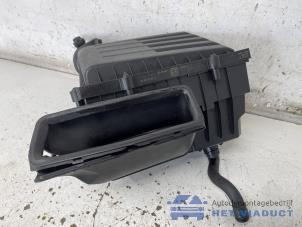Gebruikte Luchtfilterhuis Volkswagen Golf VII (AUA) 1.6 TDI BMT 16V Prijs € 30,00 Margeregeling aangeboden door Het Viaduct