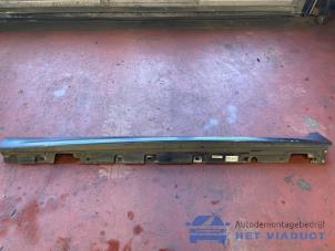 Gebruikte Sideskirt links BMW 5 serie (F10) 520i 16V Prijs € 100,00 Margeregeling aangeboden door Het Viaduct