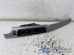 Gebruikte Dashboard sierlijst BMW 5 serie (F10) 520i 16V Prijs € 90,00 Margeregeling aangeboden door Het Viaduct