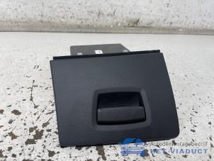 Gebruikte Opbergvak BMW 5 serie (F10) 520i 16V Prijs € 20,00 Margeregeling aangeboden door Het Viaduct