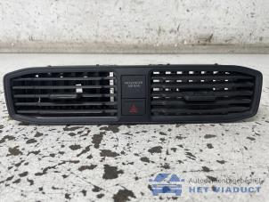 Gebruikte Luchtrooster Dashboard Volkswagen Caddy IV 2.0 TDI 102 Prijs € 35,00 Margeregeling aangeboden door Het Viaduct