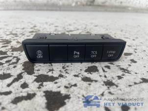 Gebruikte PDC Schakelaar Mazda CX-30 (DM) 2.0 e-SkyActiv-X 181 M Hybrid 16V Prijs € 25,00 Margeregeling aangeboden door Het Viaduct