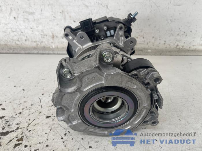 Gebruikte Dynamo Mazda CX-30 (DM) 2.0 e-SkyActiv-X 181 M Hybrid 16V Prijs € 200,00 Margeregeling aangeboden door Het Viaduct