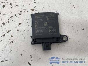 Gebruikte Dode hoek sensor Mazda CX-30 (DM) 2.0 e-SkyActiv-X 181 M Hybrid 16V Prijs € 220,00 Margeregeling aangeboden door Het Viaduct