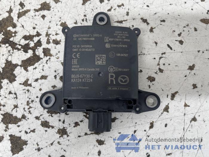 Gebruikte Dode hoek sensor Mazda CX-30 (DM) 2.0 e-SkyActiv-X 181 M Hybrid 16V Prijs € 220,00 Margeregeling aangeboden door Het Viaduct