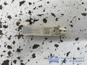 Gebruikte Keyless entry antenne Mazda CX-30 (DM) 2.0 e-SkyActiv-X 181 M Hybrid 16V Prijs € 20,00 Margeregeling aangeboden door Het Viaduct