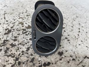 Gebruikte Luchtrooster Dashboard Volkswagen Tiguan (5N1/2) 2.0 TDI 16V 4Motion Prijs € 20,00 Margeregeling aangeboden door Het Viaduct