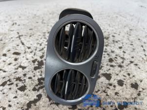 Gebruikte Luchtrooster Dashboard Volkswagen Tiguan (5N1/2) 2.0 TDI 16V 4Motion Prijs € 20,00 Margeregeling aangeboden door Het Viaduct