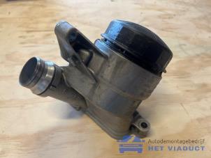 Gebruikte Oliefilterhuis BMW 5 serie (F10) 520i 16V Prijs € 40,00 Margeregeling aangeboden door Het Viaduct