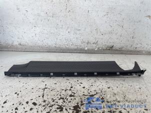 Gebruikte Dashboard sierlijst Mercedes A (177.0) 1.3 A-180 Turbo 16V Prijs € 150,00 Margeregeling aangeboden door Het Viaduct