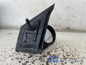 Gebruikte Spiegel Buiten rechts Peugeot 107 1.0 12V Prijs € 20,00 Margeregeling aangeboden door Het Viaduct