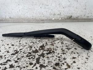 Gebruikte Ruitenwisserarm achter Mitsubishi Space Star (A0) 1.0 12V Prijs € 20,00 Margeregeling aangeboden door Het Viaduct