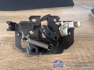 Gebruikte Motorkap Slotmechaniek Ford B-Max (JK8) 1.0 EcoBoost 12V 100 Prijs € 25,00 Margeregeling aangeboden door Het Viaduct