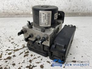 Gebruikte ABS Pomp Ford Fiesta 6 (JA8) 1.6 16V PowerShift Prijs € 120,00 Margeregeling aangeboden door Het Viaduct