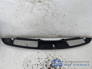 Gebruikte Bekleding bagageruimte Opel Insignia Sports Tourer 2.0 CDTI 16V 160 Ecotec Prijs € 30,00 Margeregeling aangeboden door Het Viaduct